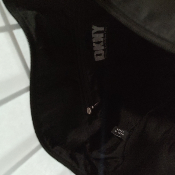 DKNY Black Crossbody Bag with Adjustable Strap and Slouchy Design - Picture 9 of 16